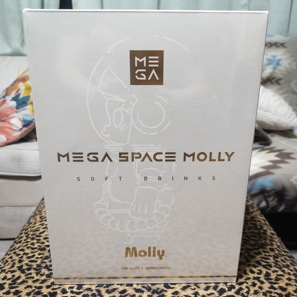 Sold -Pop Mart- Mega Space Molly 400%- Soft Drink Series Manhattan
